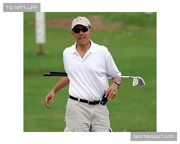 泰格伍兹一身高定西装，看起来像要参加董事会不是打高尔夫了吧？！