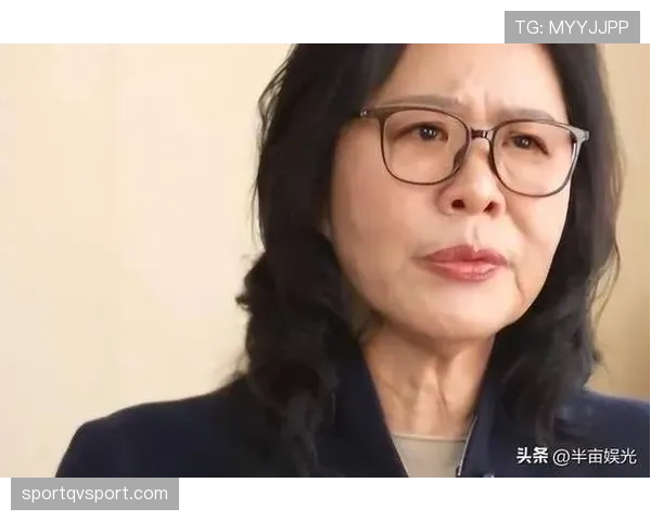 郎平赛场像铁娘子，下了场像邻家大妈，这反差我有点接不住